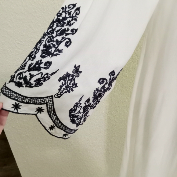 Chic Collectlon Romatic Boho Whimsy White Dress with Black Embroidery - Picture 3 of 6